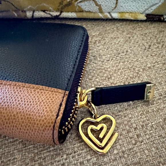 Calvin Klein Wallet with Black & Brown Leather. Two Tone Leather Color Blocking - Picture 5 of 16